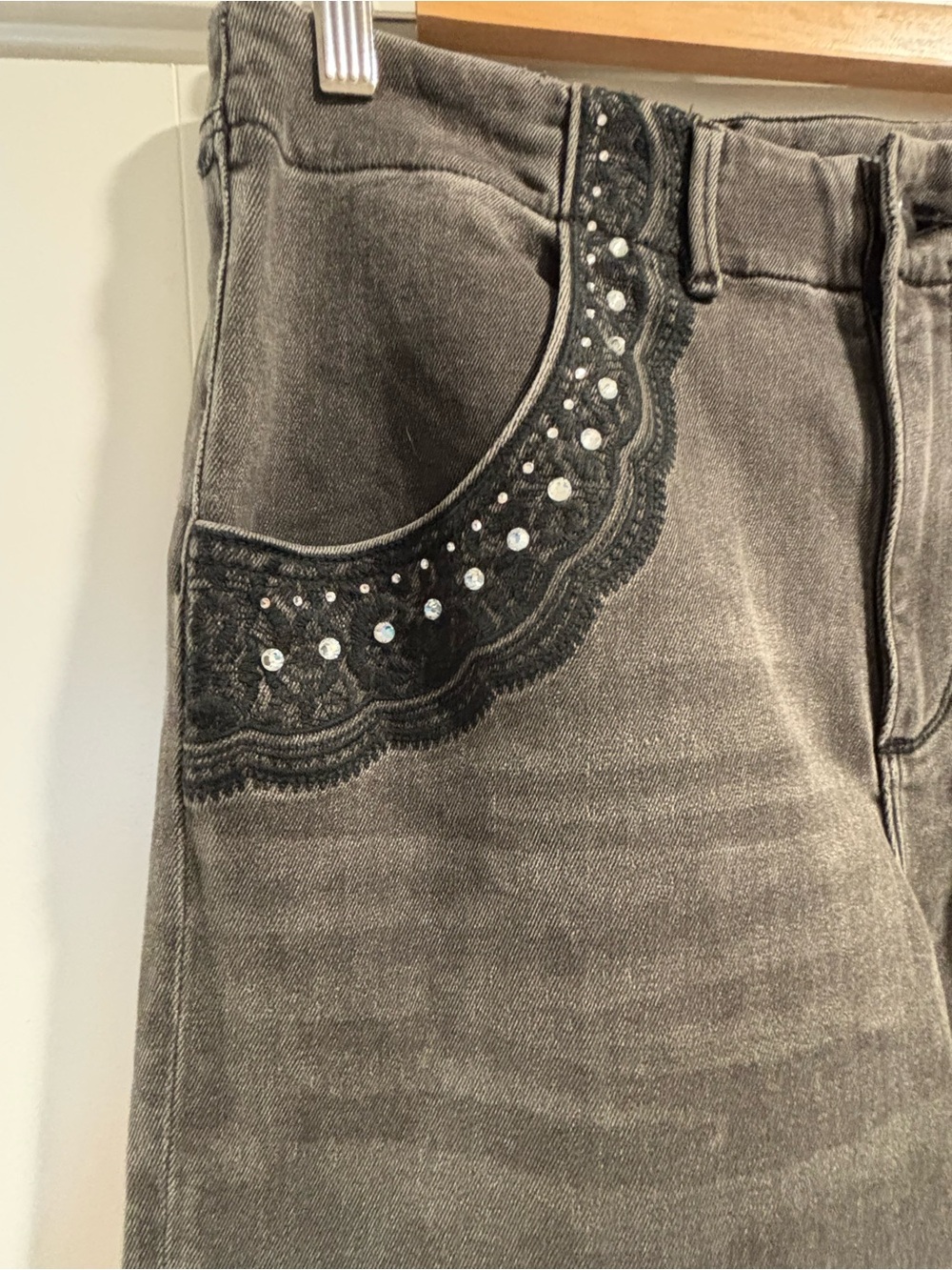 NWT Driftwood Women's Wide-Leg Embroidered Grey Jeans - Picture 3 of 6